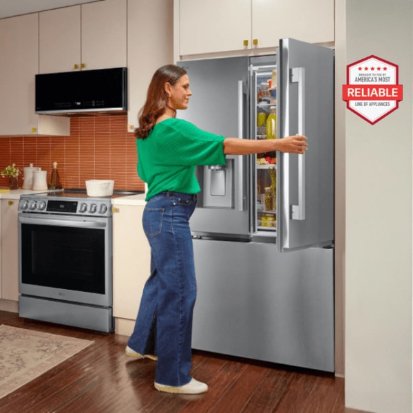 Install in tight spaces without hitting walls or cabinets with LG Counter-Depth MAX™ refrigerators with Zero Clearance™ hinges. 