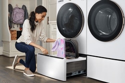 LG WM6500HWA Laundry Appliance Sets product image 6