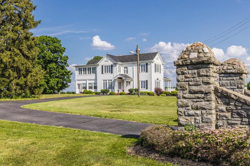 LG_HomePage_Kentucky_Farmhouse