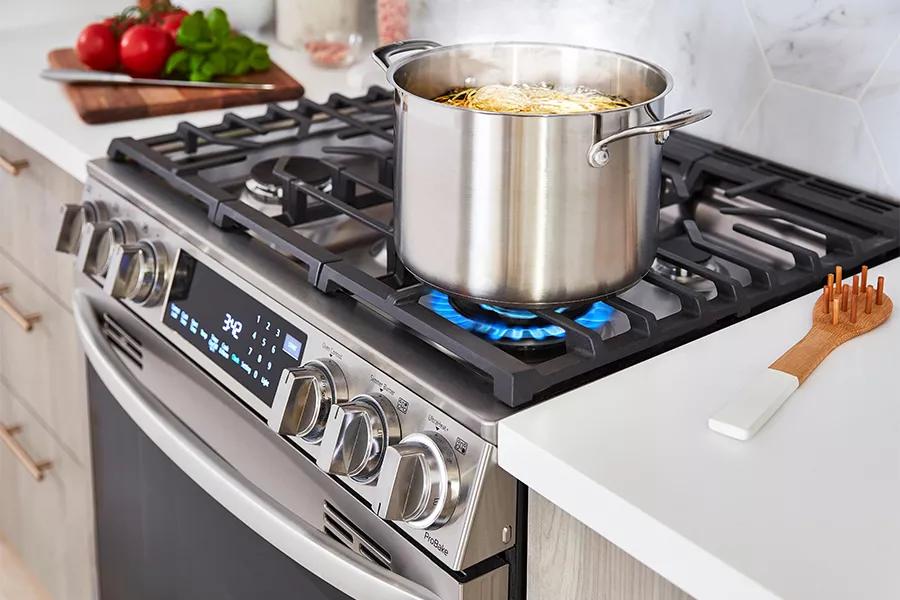 LG Gas Ranges  Single or Double Ovens and Powerful Stoves