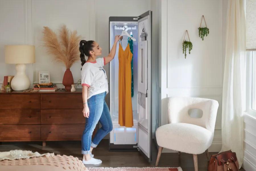 LG Styler® Smart Steam Closet with 3 Hangers - S3MFBN | LG USA