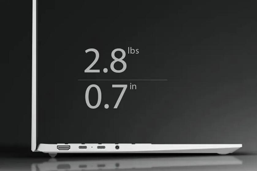 Side view of LG gram Pro laptop, with text reading: 2.8 lbs, 0.7 in