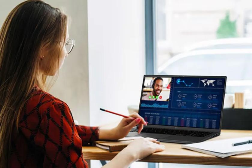 Mobile Thin Client with built-in webcam and speakers