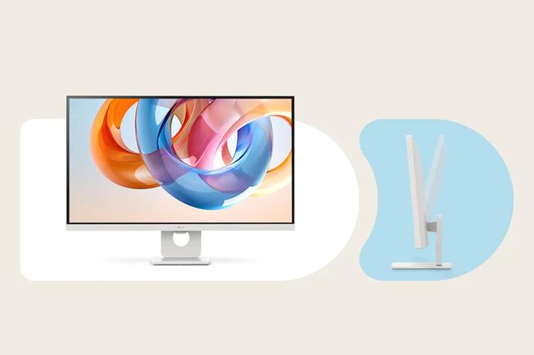 A Gorgeous Desktop Centerpiece