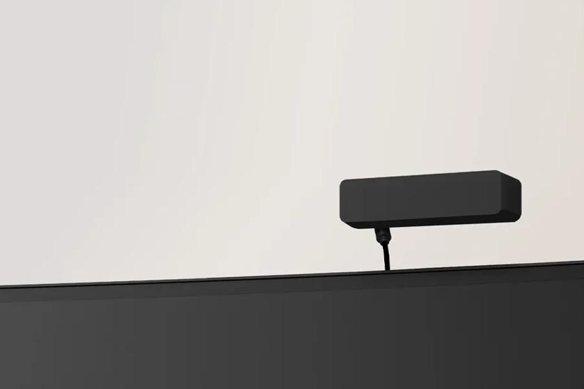 A detachable sensor is attached to the LG 40HT513D to perform DICOM Gamma hardware calibration.