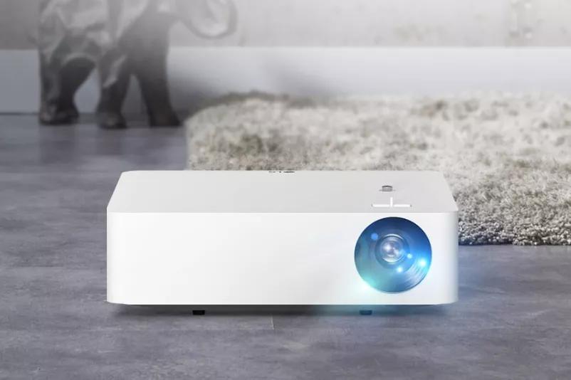 Projecteur portatif intelligent à DEL pleine HD CineBeam de LG avec Apple  AirPlay 2, modèle PF610P