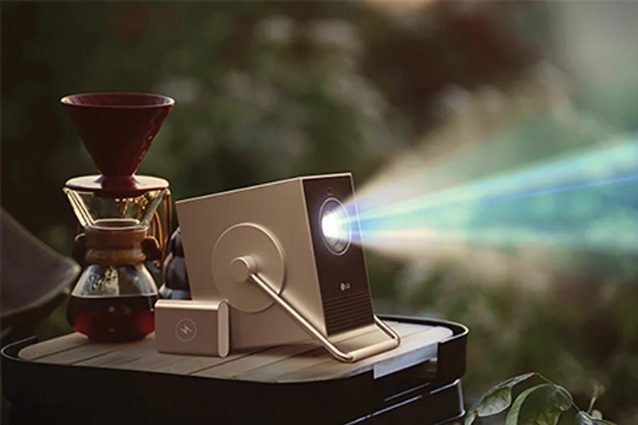 PU600U Projector with external battery charging smartphone outdoors with coffee setup