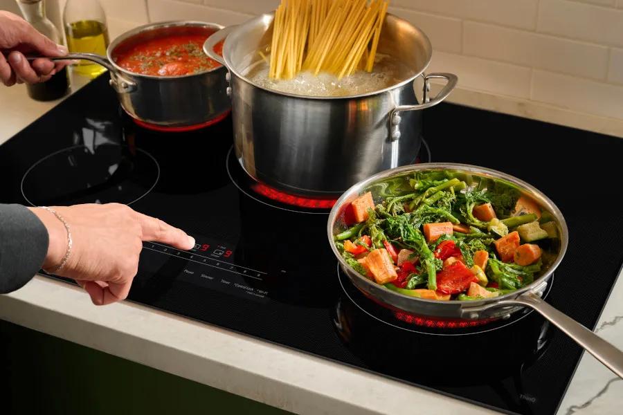 UltraHeat™ 2.5kW Element for Rapid Boil or True Simmer