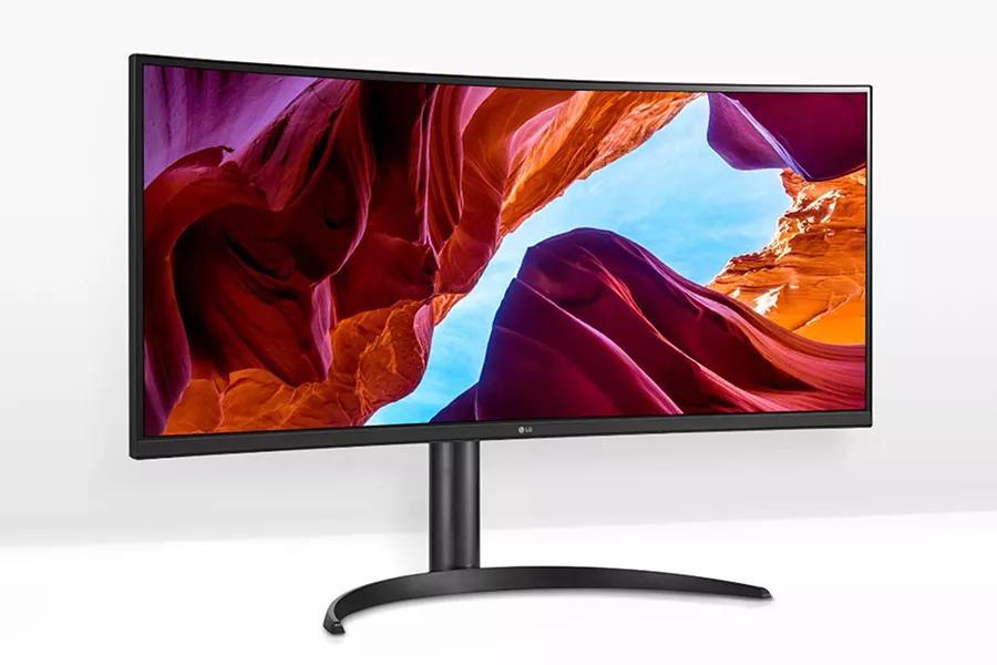 34 Curved UltraWide™ QHD IPS HDR 10 Built-in KVM Monitor with USB Type-C™