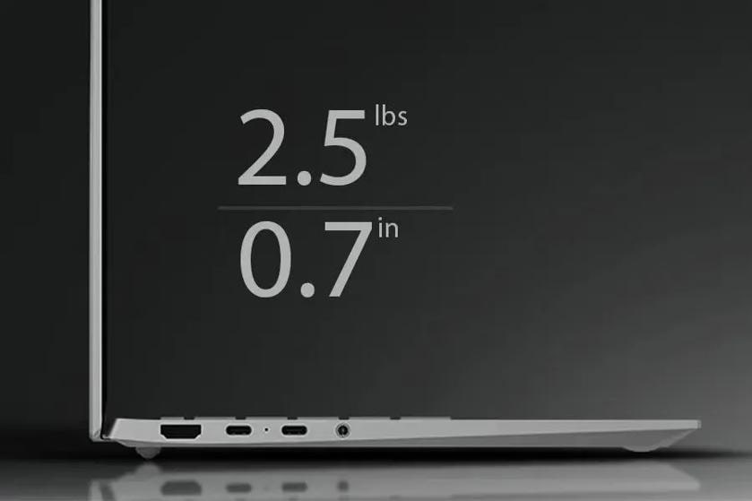 Side view of LG gram Pro laptop, with text reading: 2.5 lbs, 0.7 in
