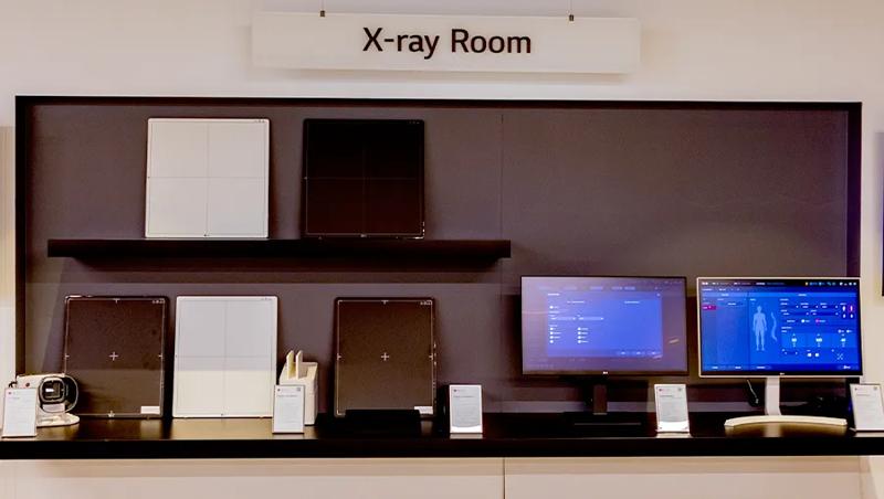 Digital x-ray detectors on display at the LG LA Business Innovation Center, wit two medical monitors to the right side of the DXDs to showcase the readouts. 