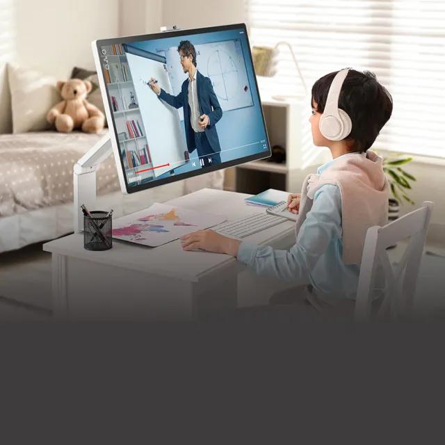 A child watched a lecture on an LG Monitor Swing at his bedroom desk