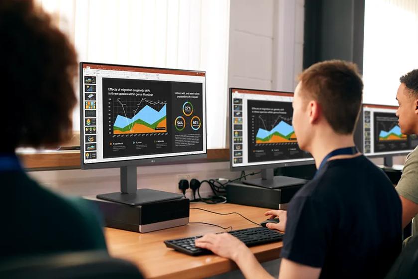 University students use LG computer monitors in a computer lab.