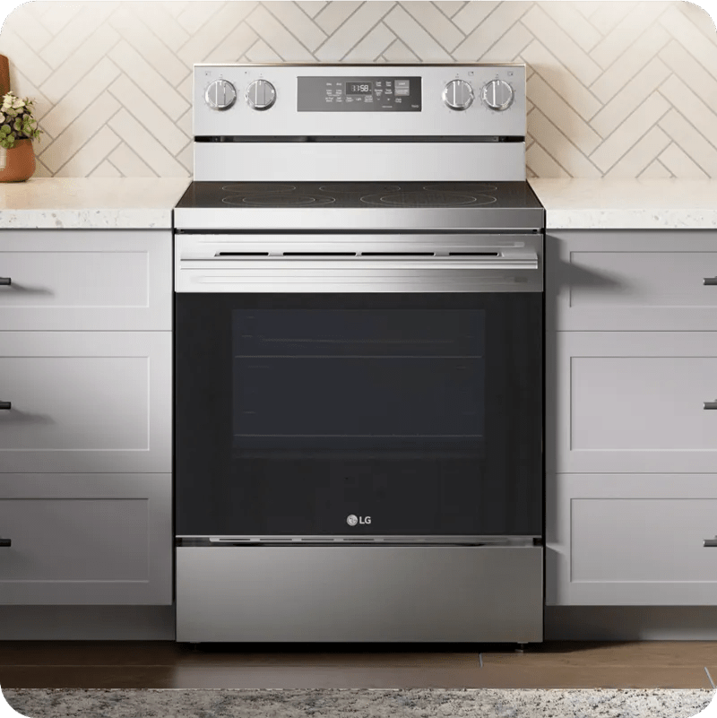 The Edge-to-Edge cooktop is showcased with a top-down view.