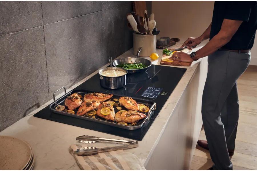 Flexible 2-in-1 Burner Lets Your Cooking Shine 