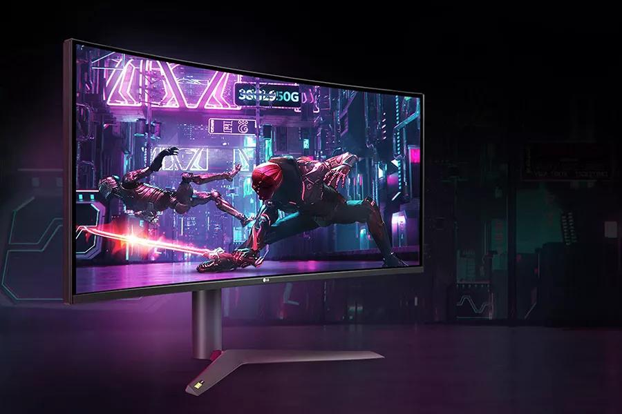 The FPS gaming scene with DCI P3 98 Nano IPS expressing high fidelity color that enables realistic visual immersion in the shooting scene comparing to identical shooting scene with sRGB 100