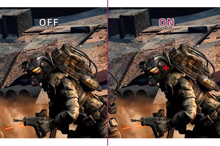 Game image demonstrating on screen difference with crosshair on and off