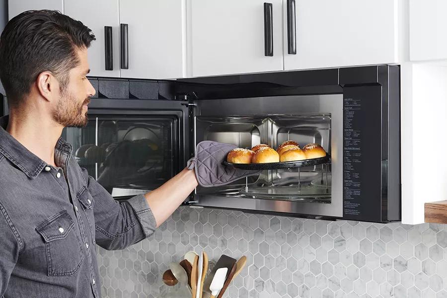 https://media.us.lg.com/transform/a71d17a4-6b1c-412d-bf4c-a9be96eacd30/Microwave_MHEC1737FT_Convection_features_900x600