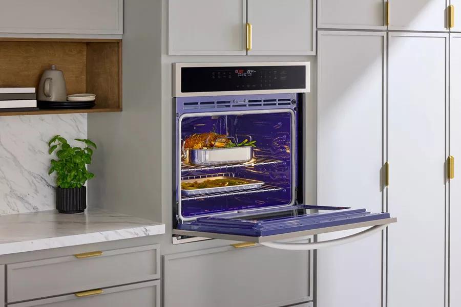 WSEP4723F_control_panel_Lifestyle-Image_Single_Wall_Oven_900x600