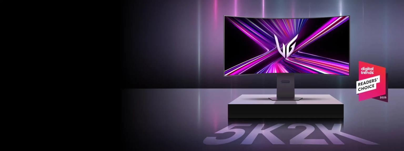 5K2K Monitor on futuristic background. “Digital TrendsReaders’ Choice 2025” badge.