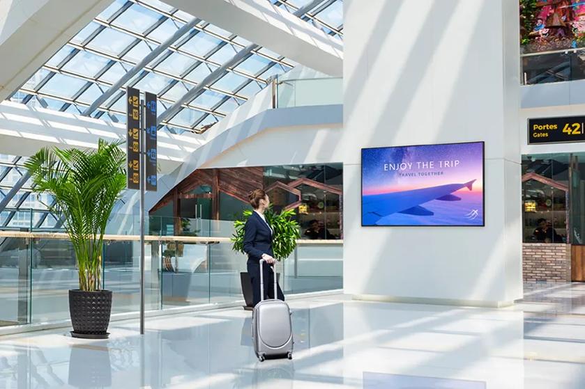 Digital Signage OLED evo Contrast transportation Environments