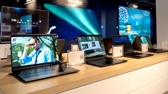 A display table in the New Jersey BIC with LG gram and ultraPC Laptops.