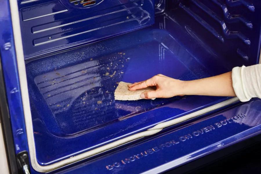 Speed Clean Your Oven with our 10-Minute EasyClean® Cycle