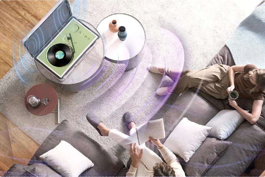 A couple enjoys music while the TV is in turntable mode. 