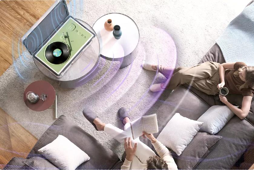 A couple enjoys music while the TV is in turntable mode. 