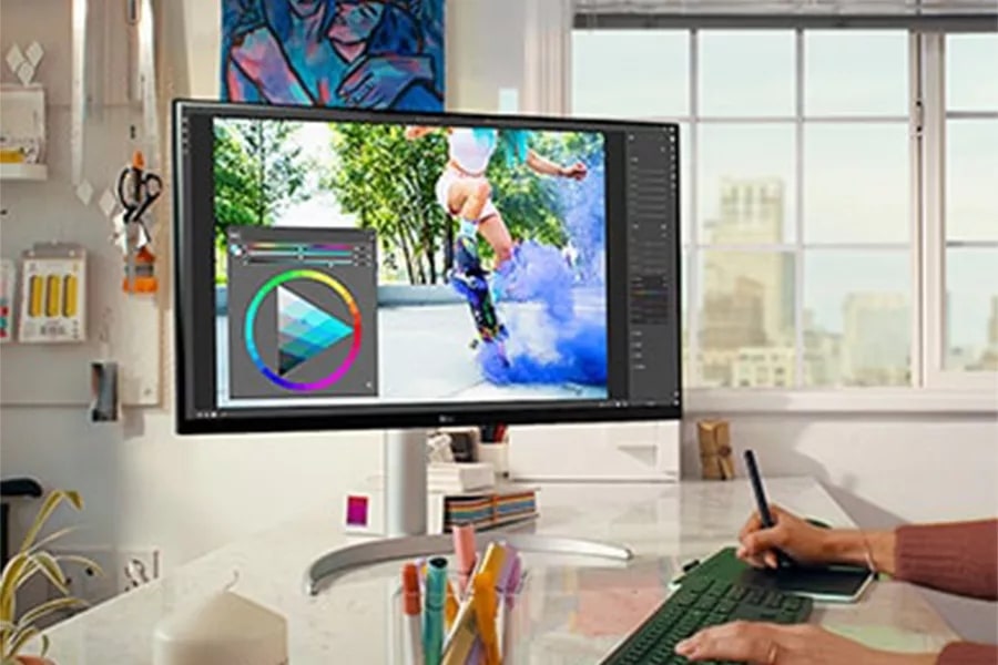 ほぼ新品　LG Display 32UQ850V-W UltraFine 4K