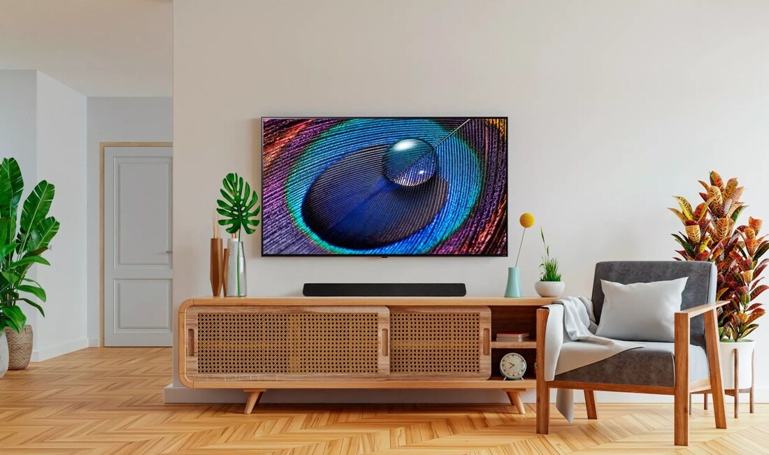 LG Eclair SE6S Soundbar paired with oled tv in cozy living room