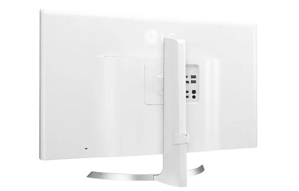 32” Class (31.5” Diagonal) UHD 4K Monitor