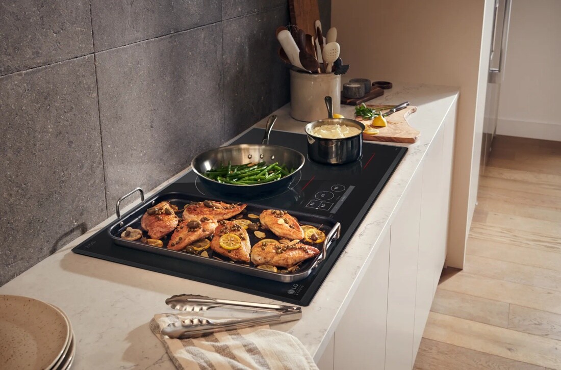 LG STUDIO 30” Induction Cooktop with 4 Burners and Flexible Cooking Zone
