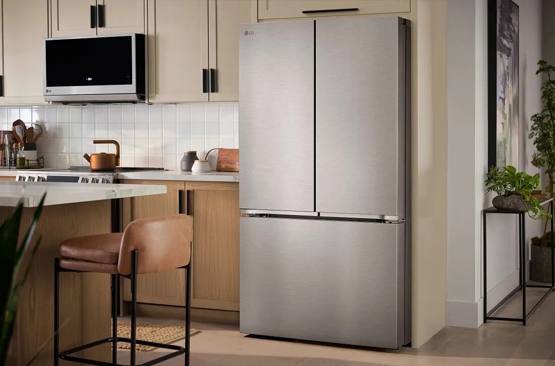 32 cu. ft. Smart Standard-Depth MAX™ French Door Refrigerator
