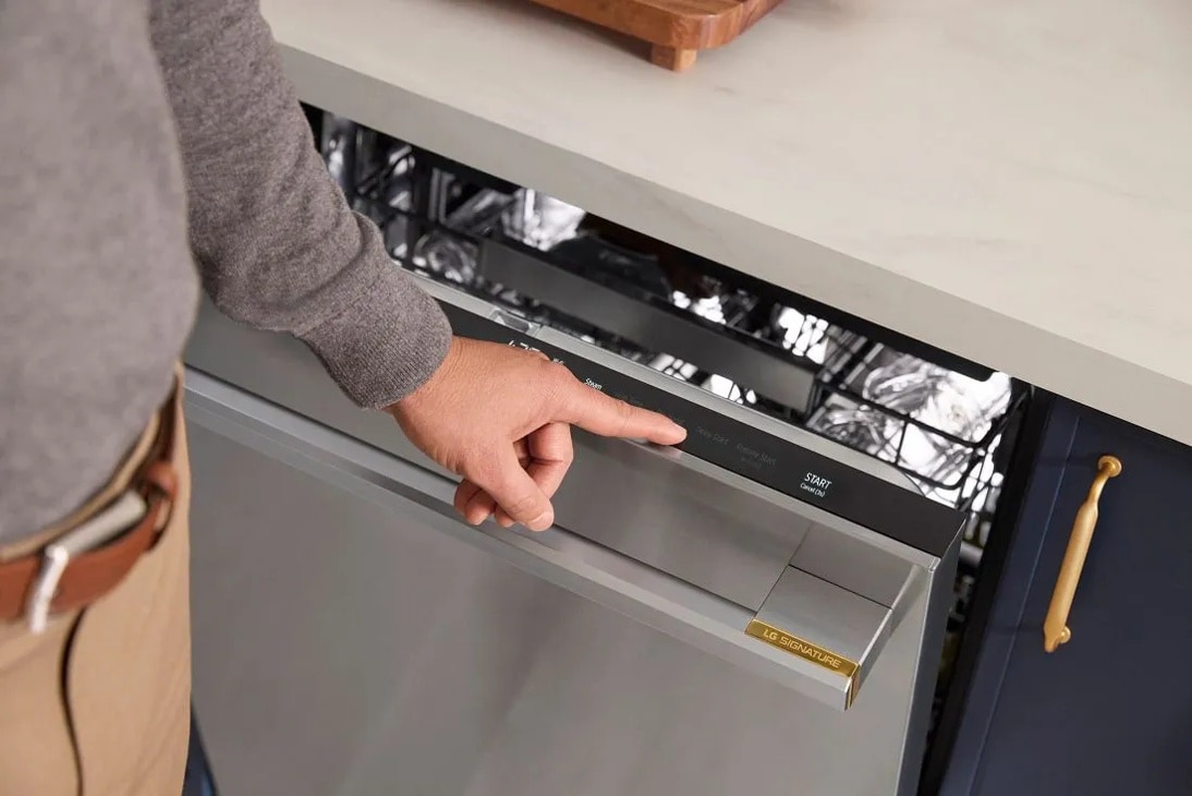 LG SIGNATURE FlushFit™ Dishwasher w/ QuadWash® Pro - SDNTH981S