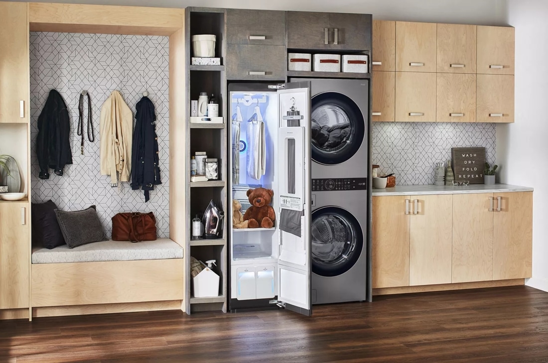 LG Styler® Smart wi-fi Enabled Steam Closet with TrueSteam® Technology and  Exclusive Moving Hangers