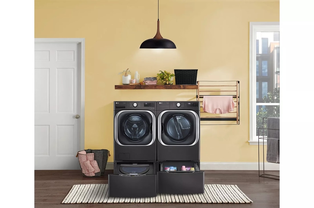 Lg washer and dryer store set with pedestals