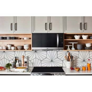 MVEM1721F Lifestyle Kitchen Image