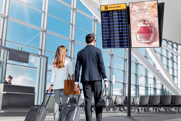 UHD Digital Signage at airport with tilt